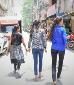 Young women on the streen in Delhi