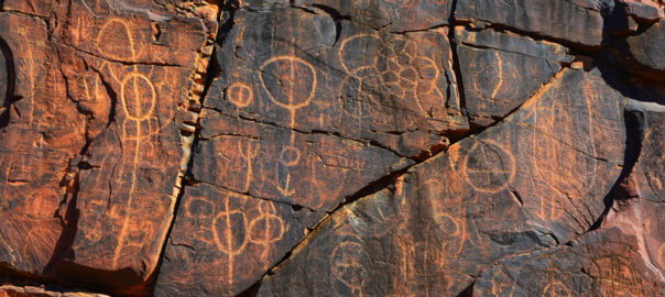 Ancient Aboriginal Symbols, Chambers Gorge. John Morton, Adelaide. Wikimedia.org