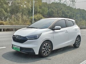 sodium-ion- battery-electric-car-EV3-JMEV